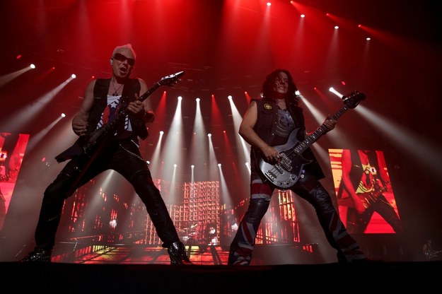 Na zdjęciu zespół Scorpions podczas koncertu w Lizbonie / 	ANTONIO COTRIM /PAP/EPA