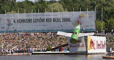 Na zdjęciu zwodowany zostaje Piwolot. Fot.: Rafal Wielgus/Red Bull Photofiles /materiały prasowe