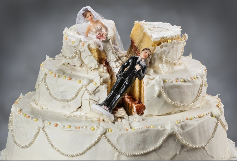Na zmianę nazwiska po rozwodzie będzie aż 12 miesięcy /Shutterstock