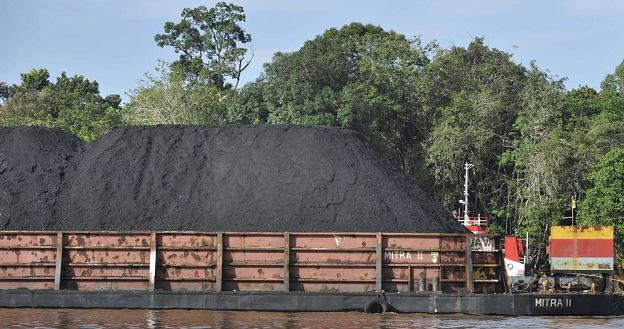 Na zwałach zalega kilka milionów ton węgla /AFP