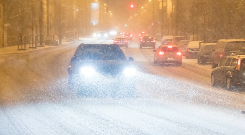 Na zwiększenie zużycia paliwa zimą mocno wpływa jazda na krótkich dystansach. / WOJCIECH STROZYK/REPORTER  /East News