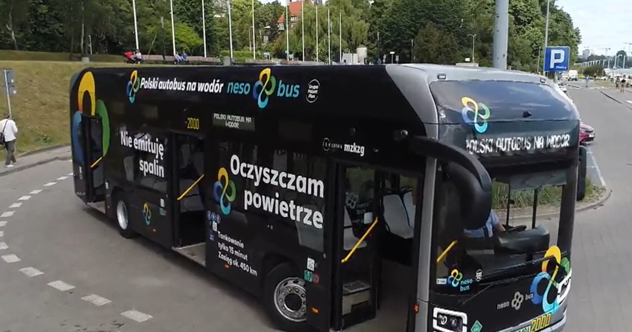 Nabór dotyczy zakupu elektrycznych i wodorowych autobusów wraz z niezbędną infrastrukturą ładowania lub tankowania. /Polsat News