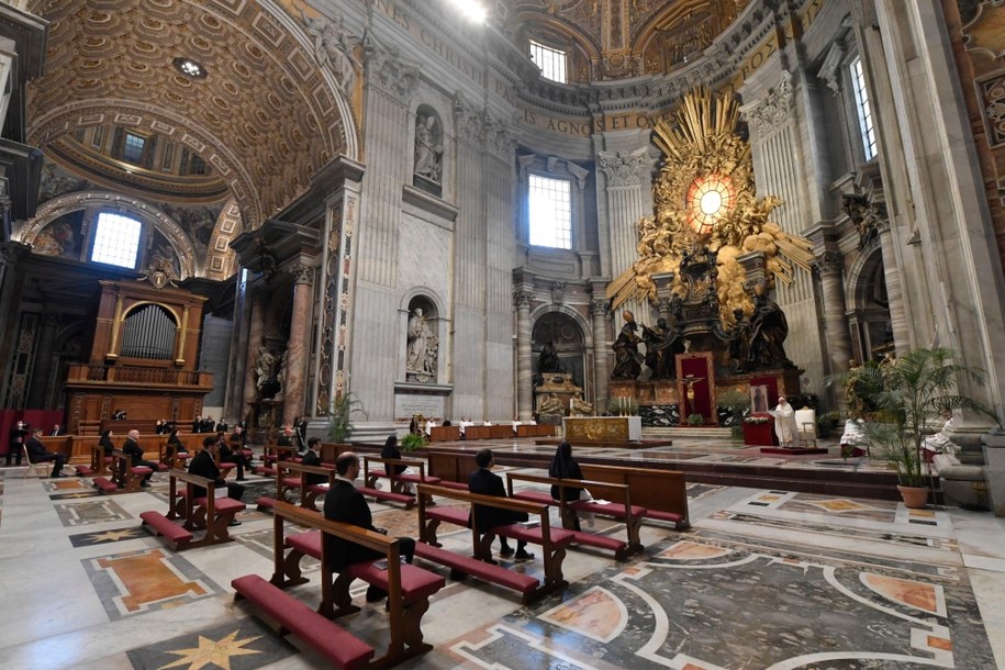 Nabożeństwa Wielkiego Tygodnia odbywają się w pustej Bazylice św. Piotra /VATICAN MEDIA HANDOUT /PAP/EPA