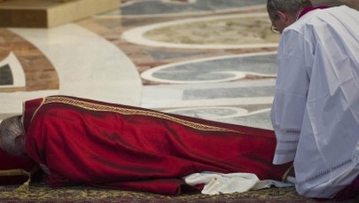 Nabożeństwo Męki Pańskiej w Watykanie. "Przeciwieństwem miłosierdzia nie jest sprawiedliwość"