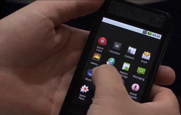 Naciskając ekran smartfona, użytkownik ma mieć wrażenie dotykania prawdziwych klawiszy /materiały prasowe