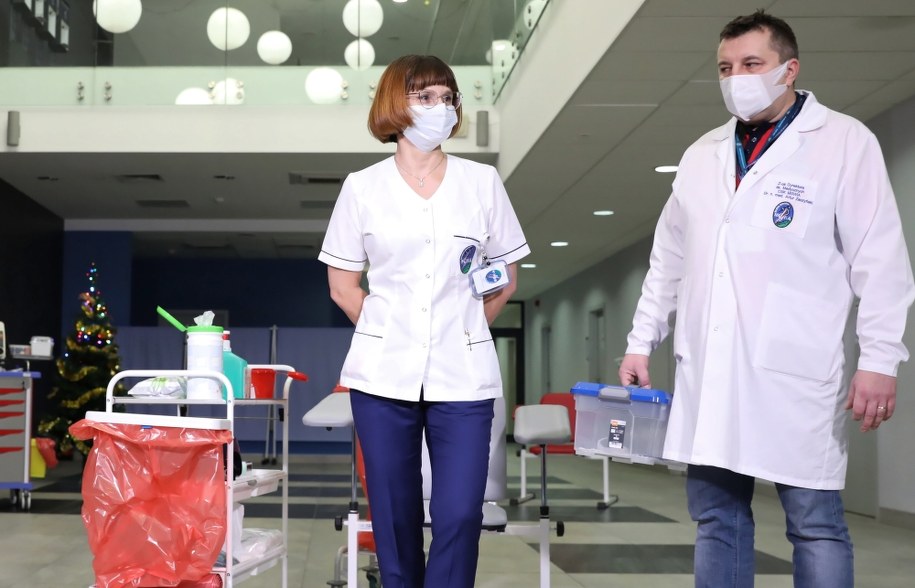 Naczelna pielęgniarka CSK MSWiA Alicja Jakubowska i zastępca dyrektora ds. medycznych dr n. med. Artur Zaczyński / 	Leszek Szymański    /PAP