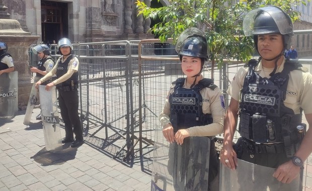 Naczelnik więzienia zabity w ataku. Szyba przebita 20 kulami