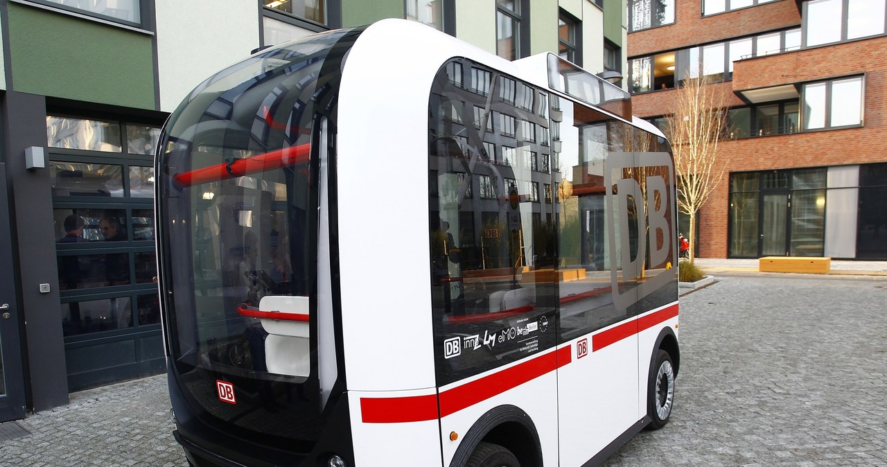 Nad autonomicznymi autobusami pracują również np. niemieckie koleje (Deutsche Bahn) /Getty Images