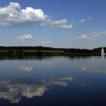 Nad Bałtykiem tłum, a tam spokój i cisza. Urokliwe jezioro z mnóstwem atrakcji