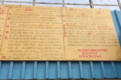 Nad bramą Stoczni Gdańskiej zawisły nowe tablice