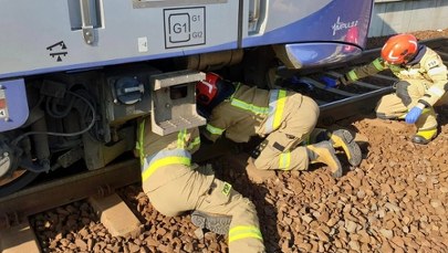 Nad kobietą przejechał pociąg. Skończyło się na złamanym nadgarstku 