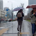Nad Polskę nadciąga chłodniejsze powietrze. Opady w całym kraju