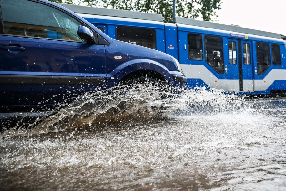 Nad Polskę zbliża się niebezpieczna pogoda /Art Service 2 /PAP