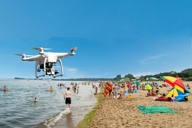 Nad polskimi plażami obserwuje się zwiększoną ilość dronów. Fot. Marcin Bruniecki /Reporter