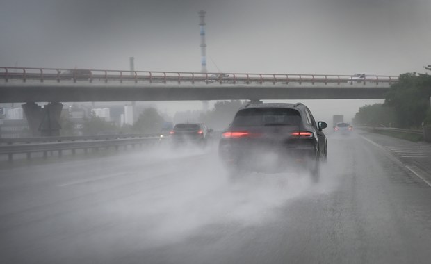 Nad południe i zachód Polski nadciągają burze. RCB wysłało alert