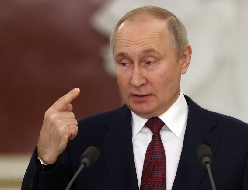 Nad portretem Władimira Putina Jackowski długo zastanawiał się, co ma powiedzieć internautom /Contributor / Contributor /Getty Images