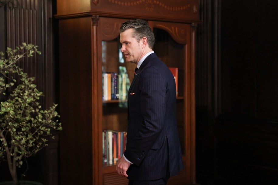 Nad sekretarzem obrony zbierają się czarne chmury /BASILIO SEPE/POOL /PAP/EPA