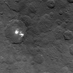 Nad świetlistymi plamami na Ceres dostrzeżono mgłę