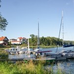 Nad tym polskim jeziorem odpoczniesz w zupełnej ciszy. Za głośne rozmowy grozi mandat