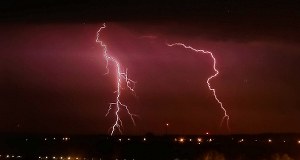 Nadchodzą burze z silnym wiatrem. RCB ostrzega