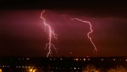 Nadchodzą burze z silnym wiatrem. RCB ostrzega
