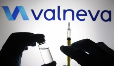 Nadchodzi nowa szczepionka przeciwko COVID-19 - wyprodukuje ją Valneva