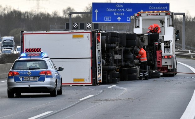 Nadchodzi orkan Friederike. "Zdmuchuje samochody z dróg"