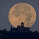 Nadchodzi rekordowy superksiężyc! Sprawdź, kiedy Bobrzy Księżyc i deszcz meteorów rozświetlą niebo