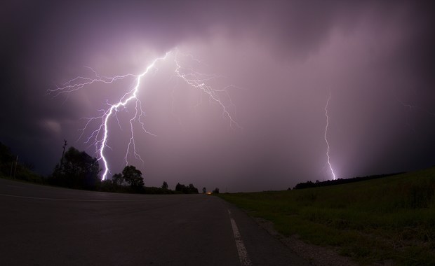 Nadciąga silny układ burzowy. Alerty drugiego stopnia