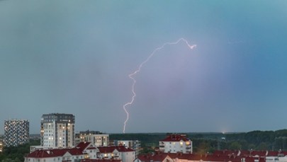 Nadciągają burze z gradem i silny wiatr. IMGW wydał alert dla 7 województw 