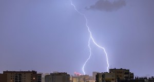 Nadciągają burze z gradem i silny wiatr. IMGW wydał alert dla 11 województw