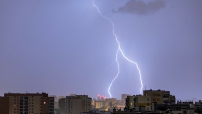 Nadciągają burze z gradem i silny wiatr. IMGW wydał alert dla 11 województw