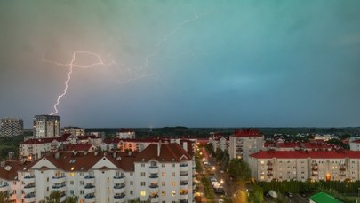 Nadciągają burze z gradem i śnieg w Tatrach. IMGW wydał alert dla 6 województw
