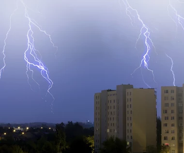 Nadciągają ulewy. Prognoza pogody a ceny ubezpieczeń od powodzi