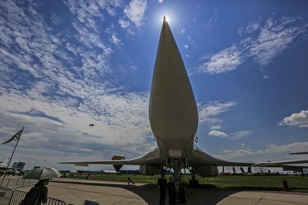 Naddźwiękowy bombowiec rosyjski Tupolew Tu-160 /EPA