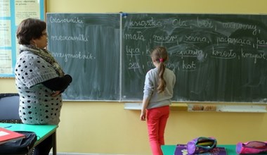 Nadgodziny nauczycieli będą płatne? Jedna z nauczycielek w sądzie wygrała 18,5 tys. zł