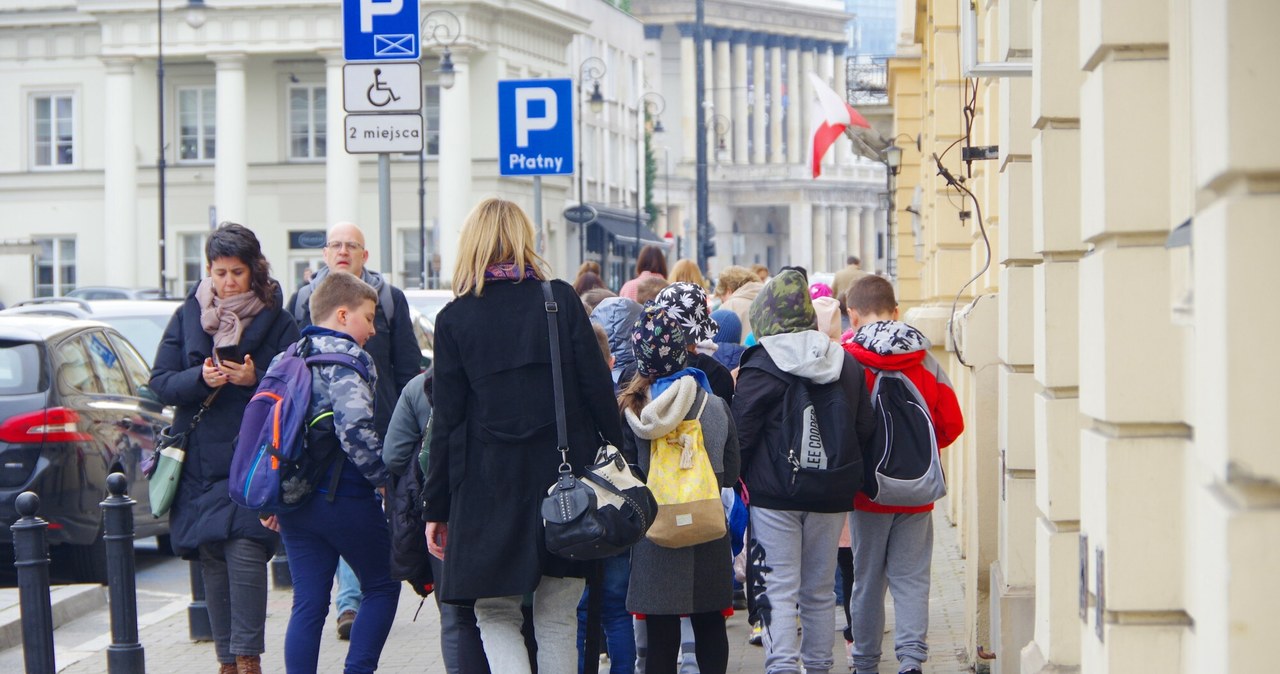 Nadgodziny rosną, wycieczki znikają? Nauczycielom należą się pieniądze, a samorządów na to nie stać (zdj. ilustracyjne) /Marek Bazak /East News