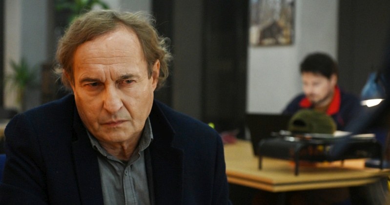 Nadinspektor Gancarz postanowi za wszelką cenę sprowadzić do Polski Jana Bortę (Marek Kalita) /Źródło: AIM