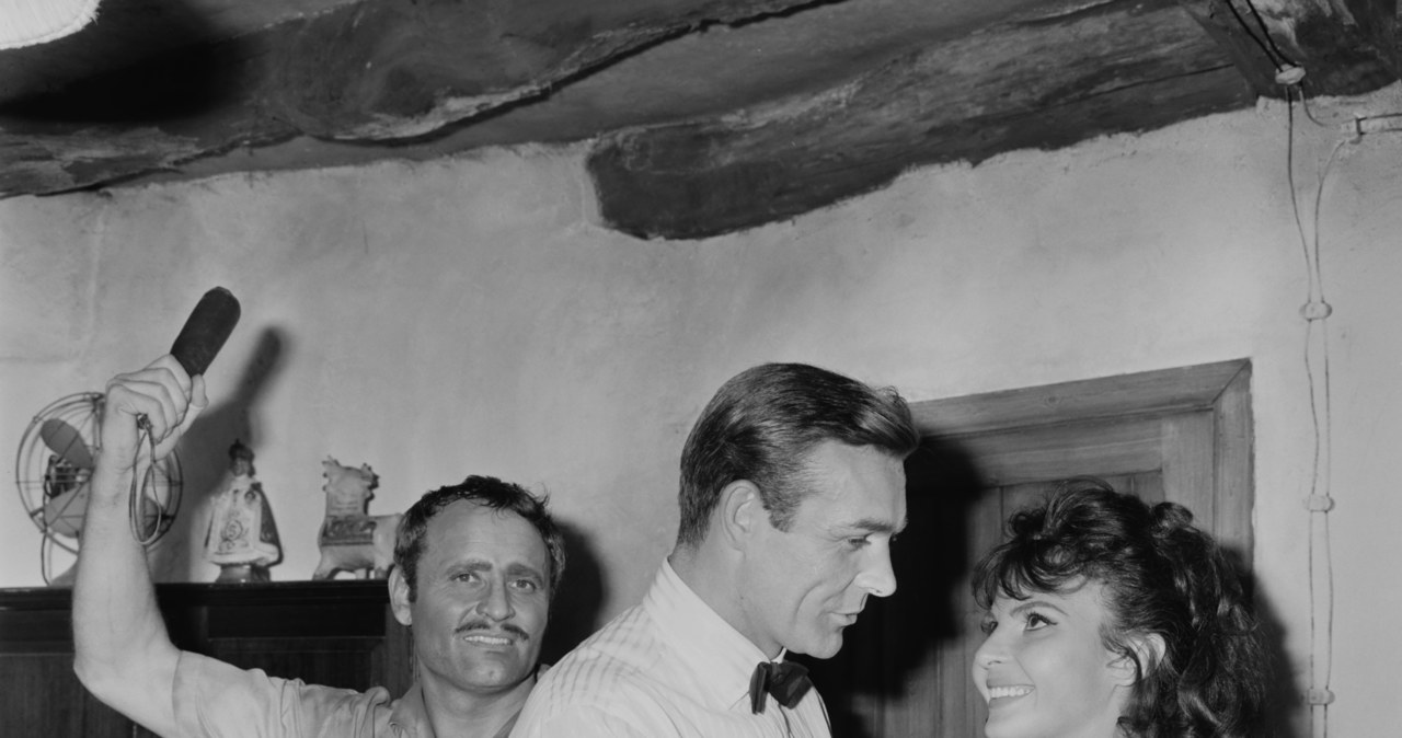 Nadja Regin i Sean Connery w filmie "Goldfinger" (1964), fot. Daily Express/Hulton Archive /Larry Ellis /Getty Images