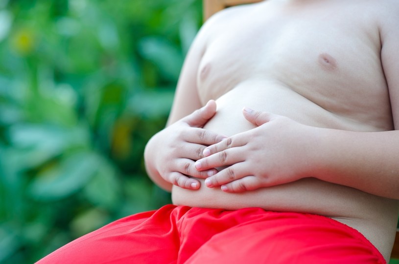 Nadmierne spożycie cukrów w ciąży może skutkować cukrzycą i otyłością u dzieci /123RF/PICSEL