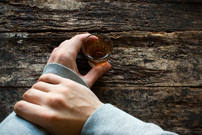 Nadmierne spożywanie alkoholu szkodzi naszemu zdrowiu. Skutki mogą być nieodwracalne /123RF/PICSEL