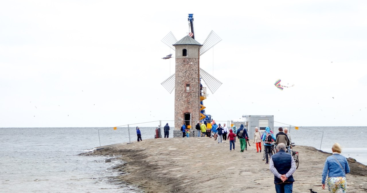 Nadmorskie miejscowości polecają się na jesienny relaks. Niektóre z nich szczególnie pokochali seniorzy /East News