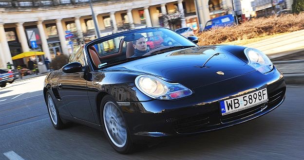 Nadwozie 986 jest zdecydowanie bardziej sztywne niż 911 (996) Cabrio. Bardzo dobrze zabezpieczono je przed korozją. /Motor