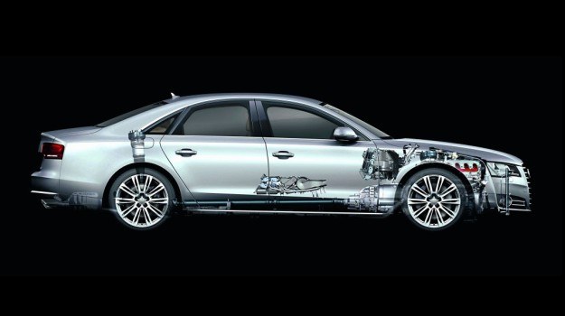 Nadwozie A8 wykonano z 13 gatunków aluminium. Efekt? Topowa wersja waży zaledwie 1835 kg. /Audi