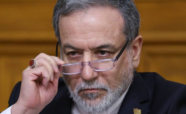 Nadzieja na wznowienie negocjacji USA-Iran. Szef MSZ wyrusza w ważną podróż