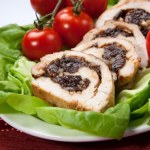 Nadziewana rolada ze śliwkami i migdałami. Będzie rozpływać się w ustach