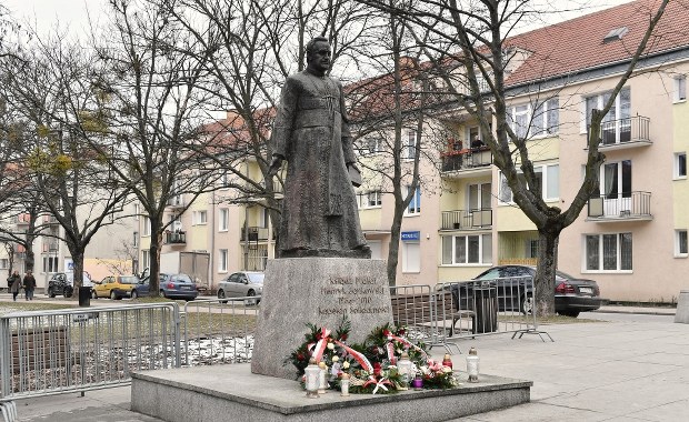 Nadzór budowlany zajmie się ponownym postawieniem pomnika ks. Jankowskiego
