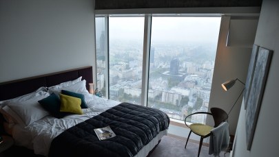 Nagi 25-latek wszedł do łóżka obcym ludziom