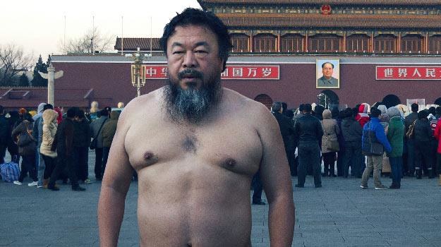 Nagi Ai Weiwei na placu Tian'anmen /materiały dystrybutora