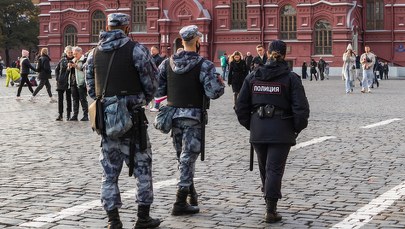 Nagie zwłoki na ulicy w Moskwie. Dziennikarz miał wyskoczyć z okna